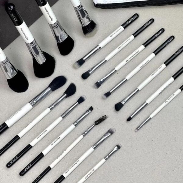 Zoeva 18 pieces black and white professional brush set